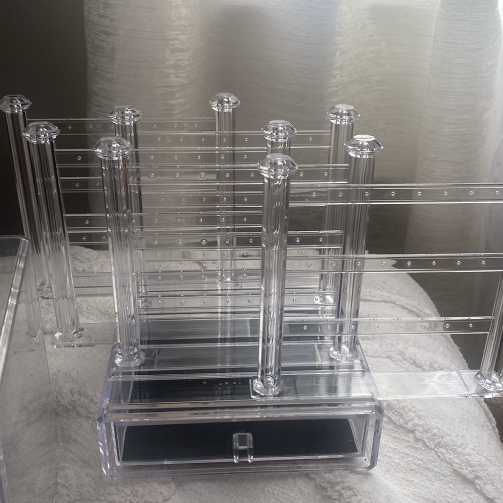 Plastic Jewelry Storage plus 5 moveable rack - Picture 2 of 4